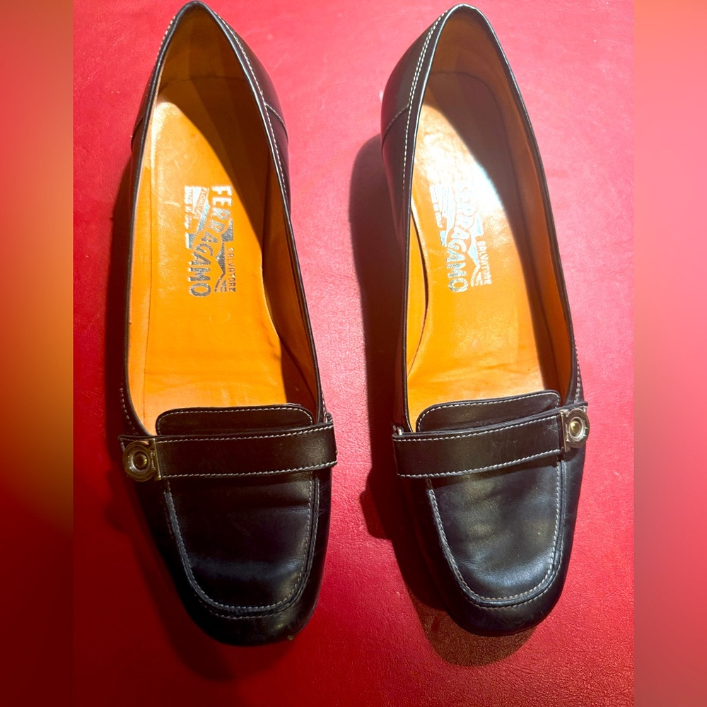 Salvatore Ferragamo Classic Black Leather Midi Heels Size 8.5